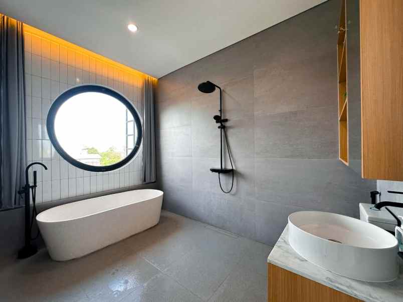 rumah siap huni 2 lantai semi furnished di jogja utara