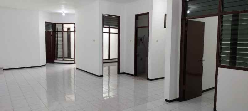 rumah siap huni area simokerto surabaya