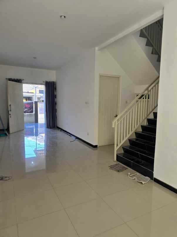 rumah siap huni nirwana eksekutif araya surabaya