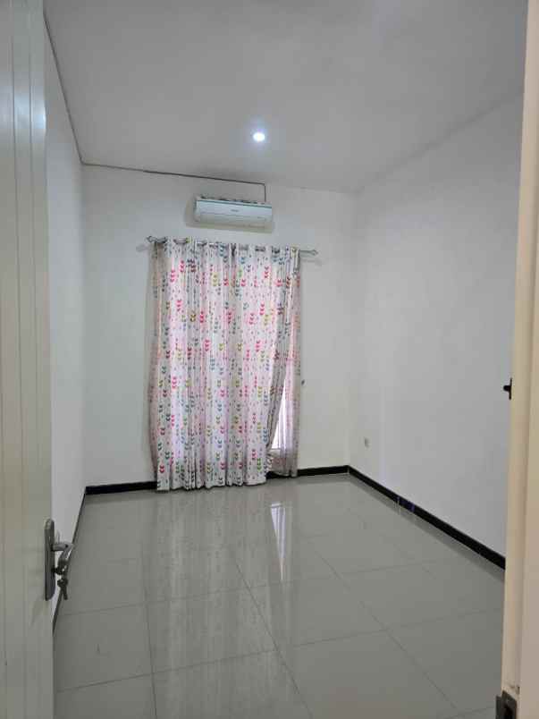 rumah siap huni nirwana eksekutif araya surabaya