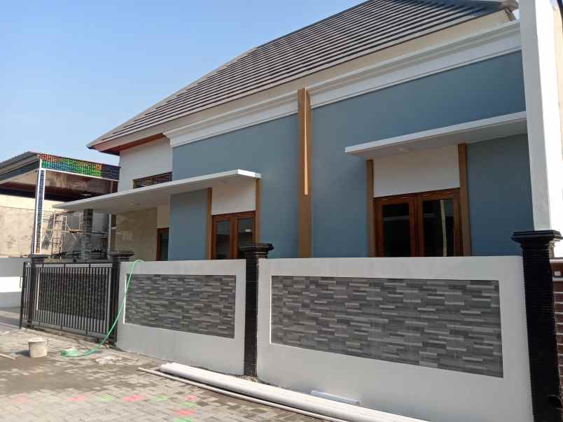 rumah siap huni timur kampus uii yogyakarta