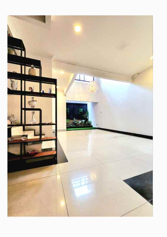 rumah sisp huni pinggir jalan area jati padang