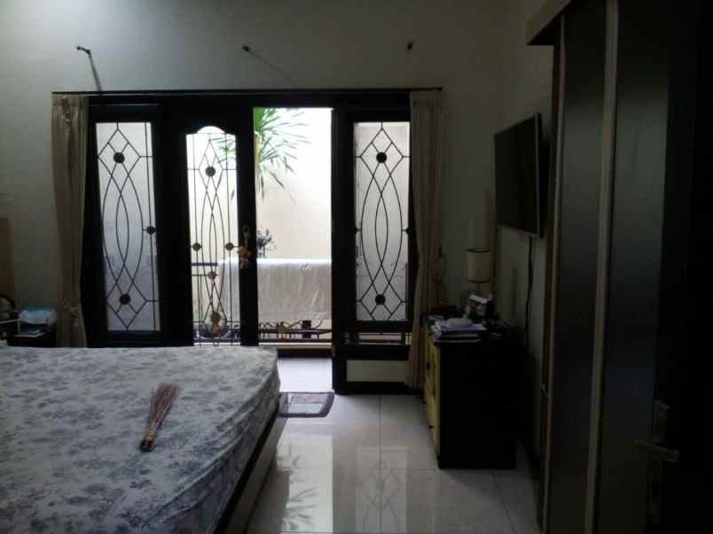 rumah sutorejo selatan row 2 mobil dekat unair