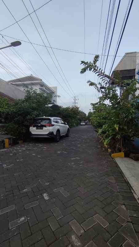 rumah sutorejo selatan row 2 mobil dekat unair