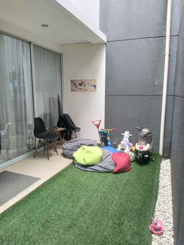 rumah terawat dalam cluster di discovery bintaro jaya