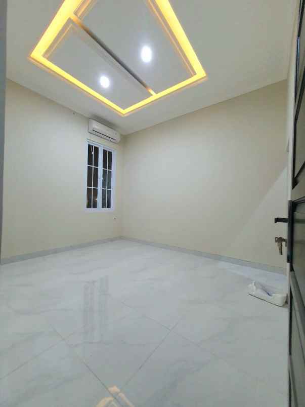 rumah townhouse klasik modern jagakarsa ready stock