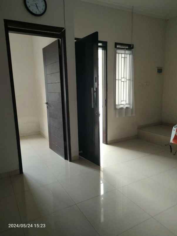 taman holis indah dekat sekolah bpk