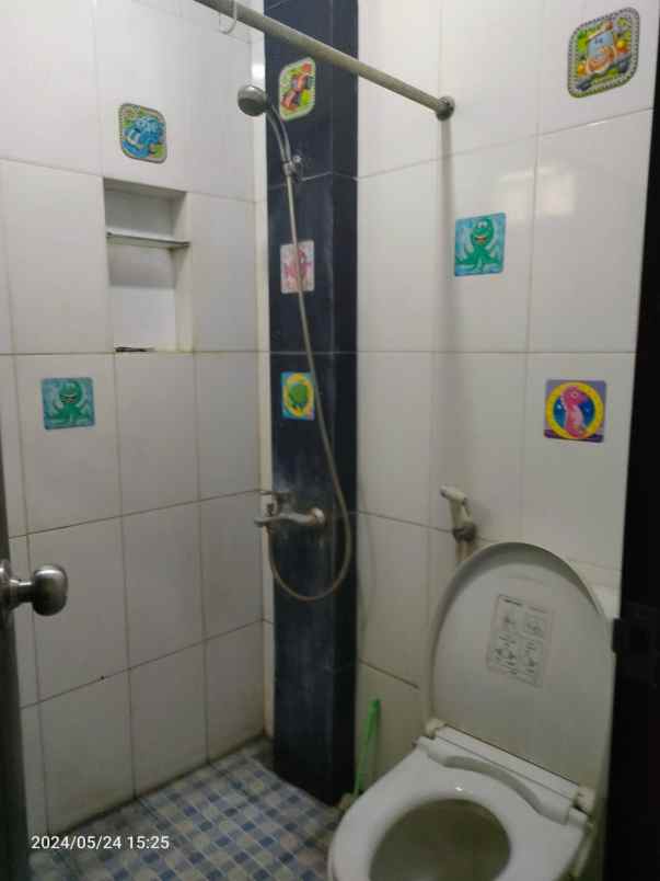 taman holis indah dekat sekolah bpk