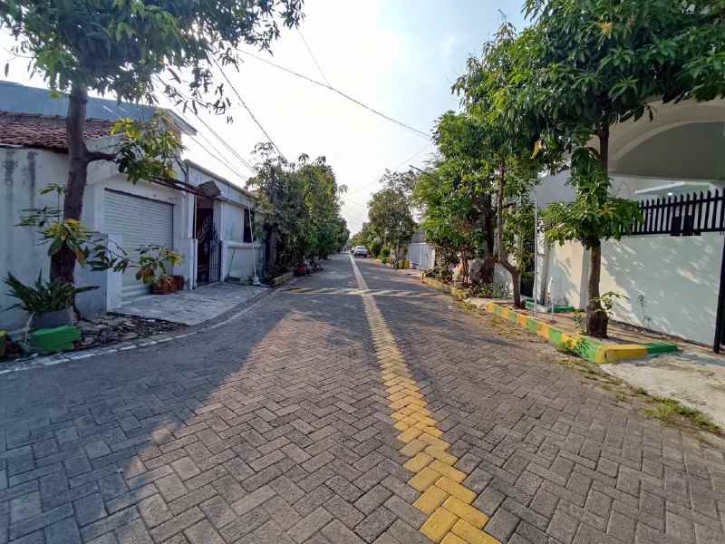 bebas banjir rumah di wiguna timur depan masjid