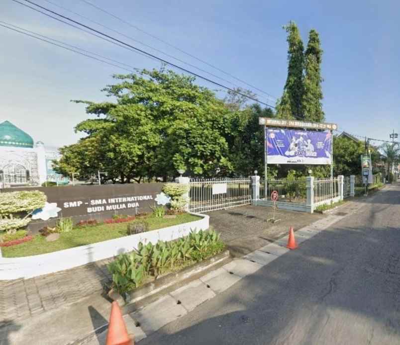 dalam perumahan maguwoharjo depan kampus unriyo