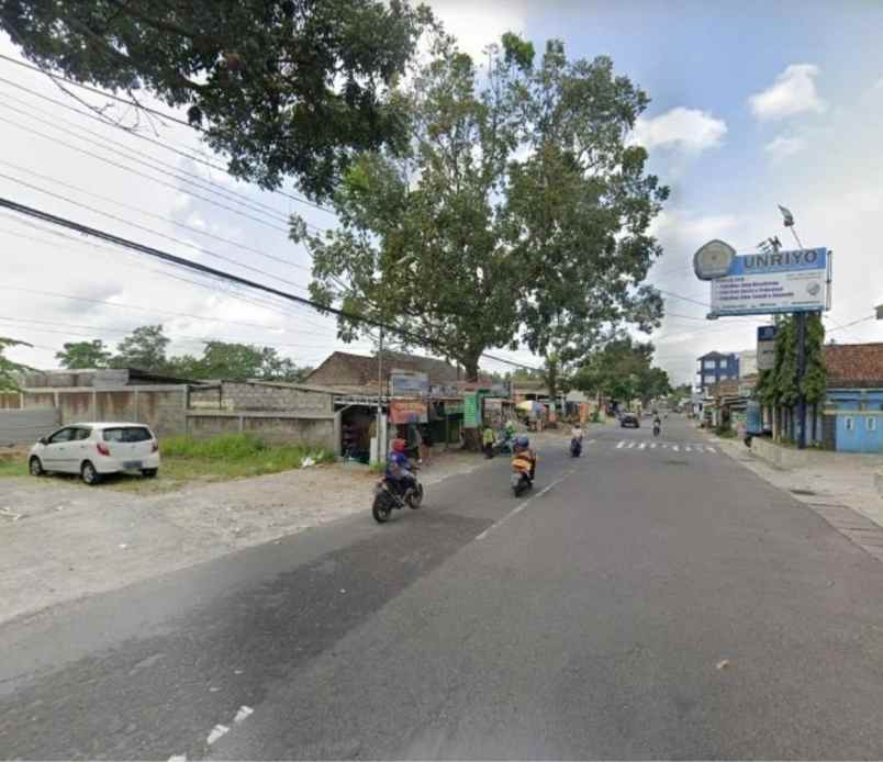 dalam perumahan maguwoharjo depan kampus unriyo