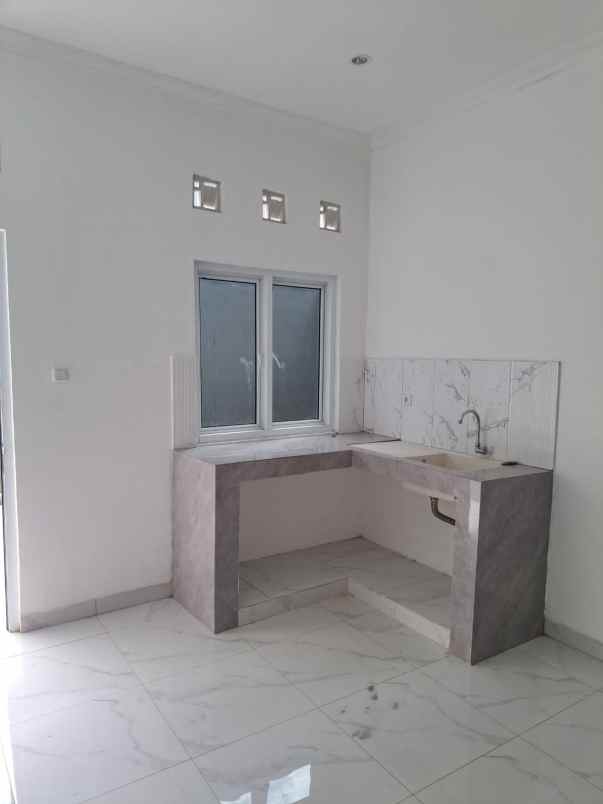 di sewa rumah 2 lantai lokasi strategis bintaro