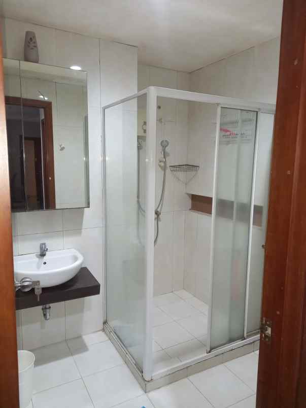 di sewakan 1 unit apartement thamrin residence