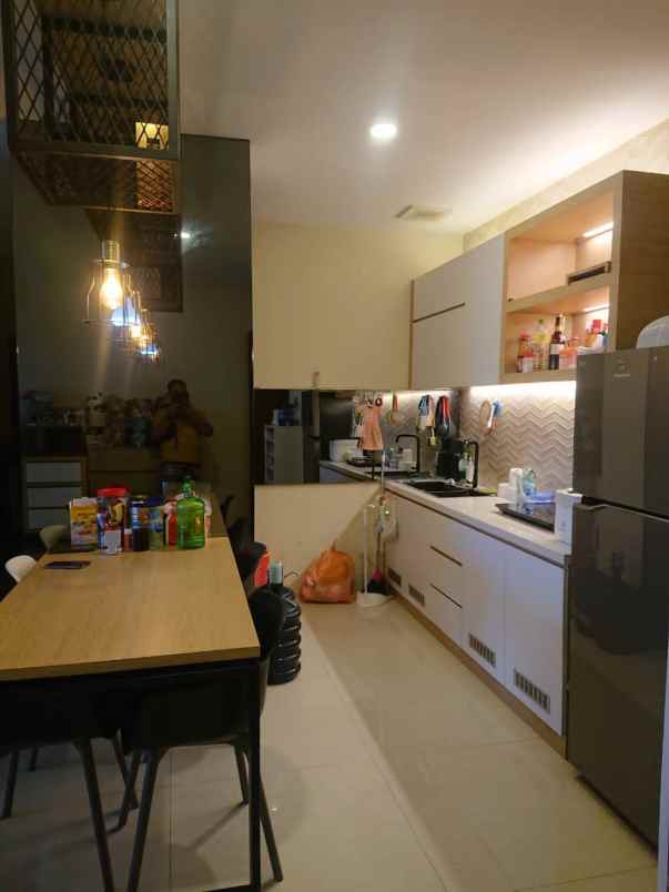 dijual cepat apartemen 3 bedroom di aston pelita