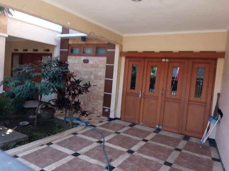 dijual cepat rumah besar dekat al hikam