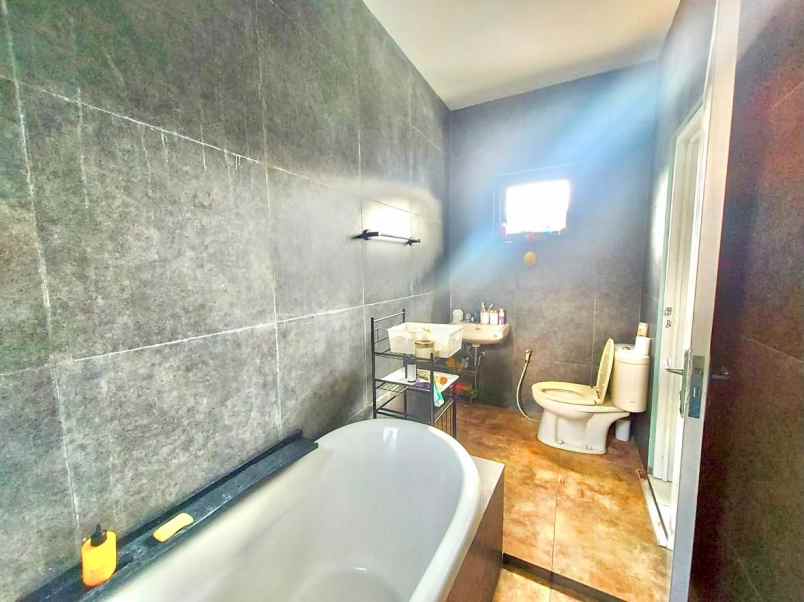 dijual cepat rumah full furnish di kota wisata cibubur