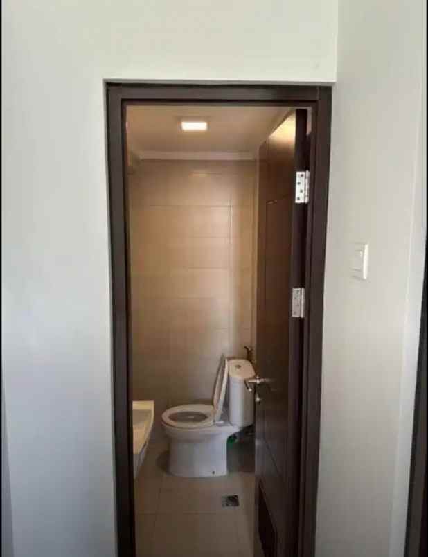 dijual cepat rumah hook di burgundy summarecon bekasi