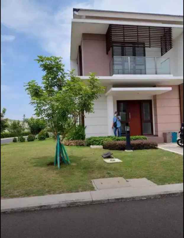 dijual cepat rumah hook di burgundy summarecon bekasi