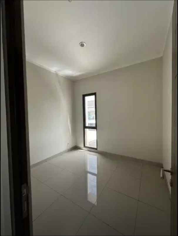dijual cepat rumah hook di burgundy summarecon bekasi