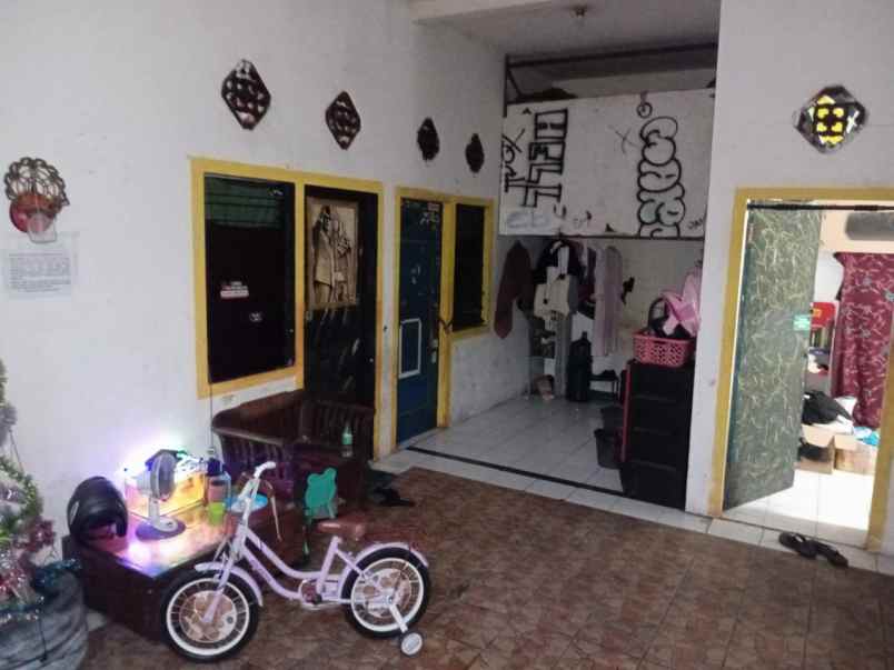 dijual kost jl semampir selatan ii