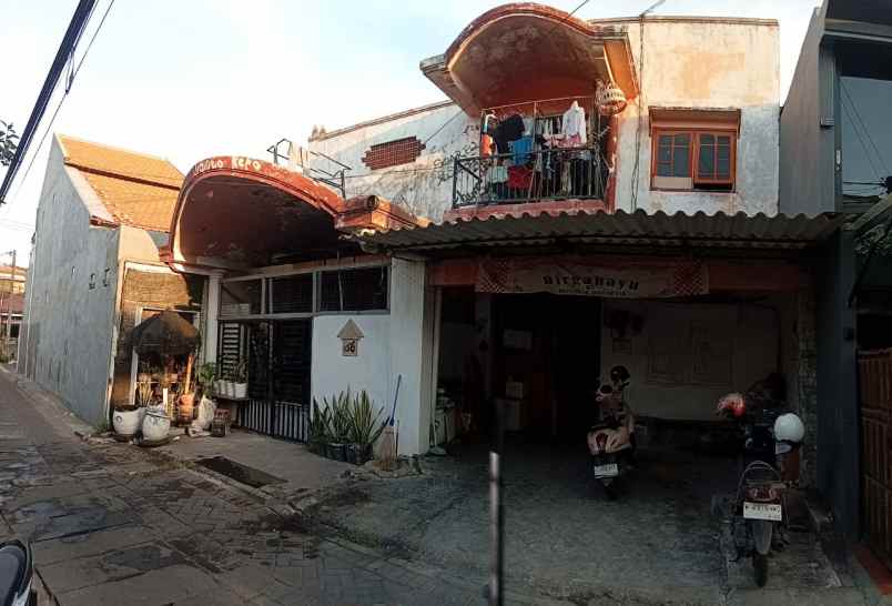 dijual kost jl semampir selatan ii