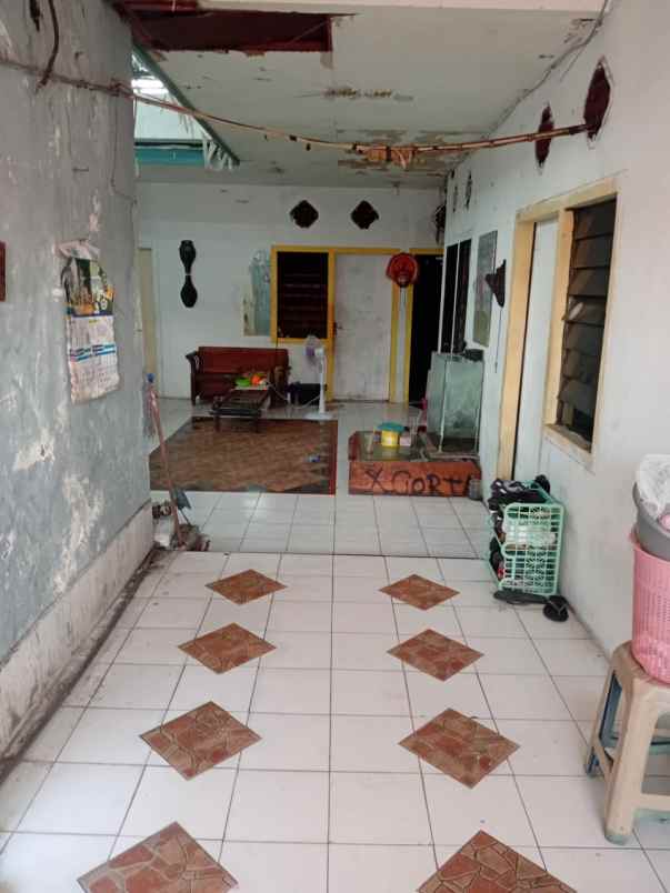 dijual kost jl semampir selatan ii