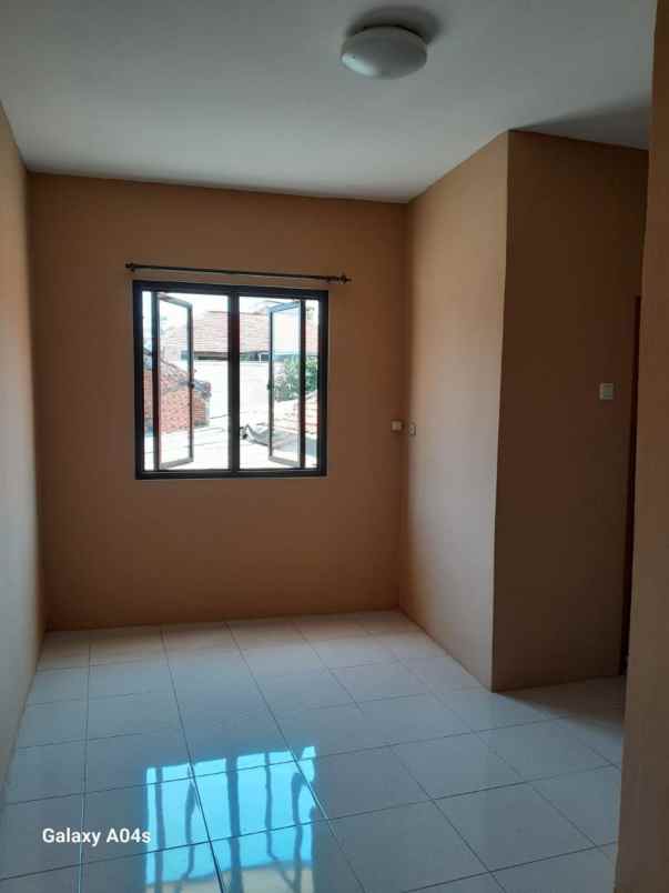 dijual kost jl smp ceger cipayung jaktim