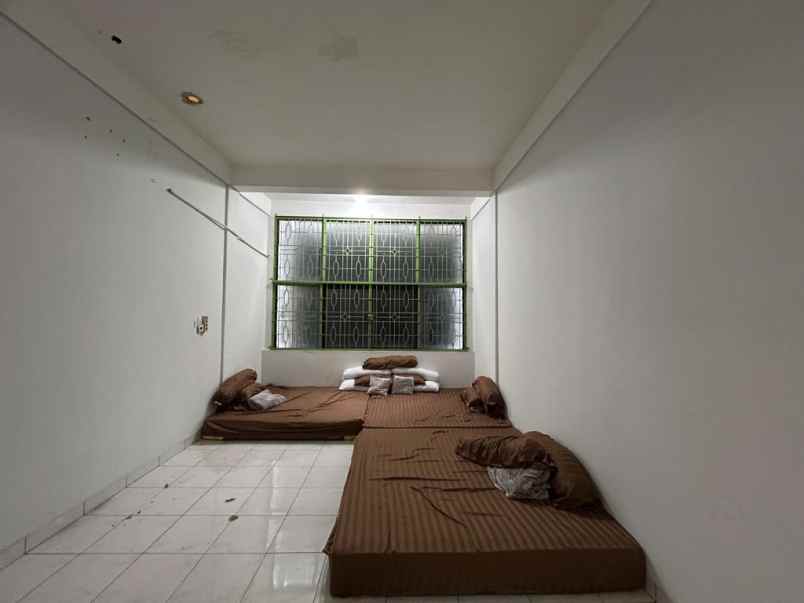 dijual ruko 3 lantai deket pusat perbelanjaan mmtc