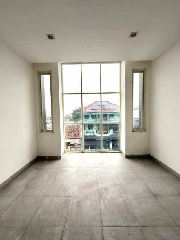 dijual ruko 3 lantai di kutisari surabaya