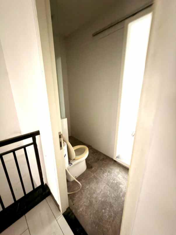 dijual ruko 3 lantai di kutisari surabaya