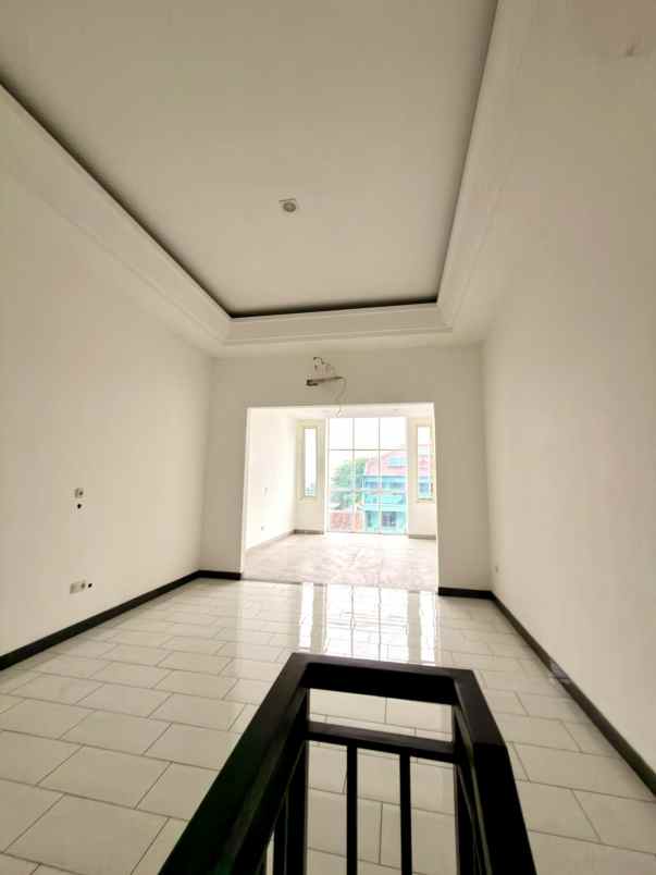 dijual ruko 3 lantai di kutisari surabaya