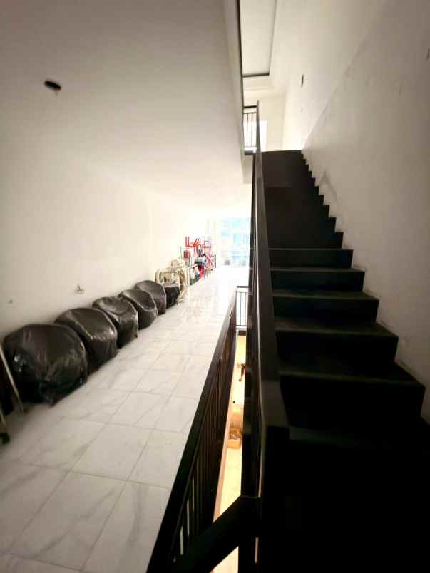 dijual ruko 3 lantai di kutisari surabaya