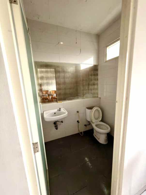 dijual ruko 3 lantai di kutisari surabaya