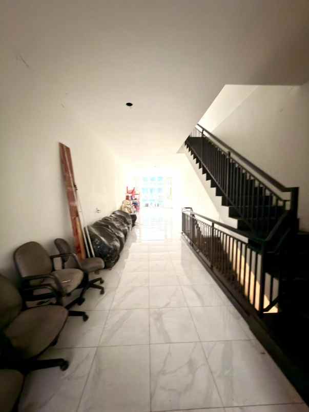 dijual ruko 3 lantai di kutisari surabaya