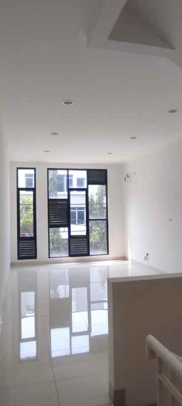 dijual ruko gudang kantor aries kembangan