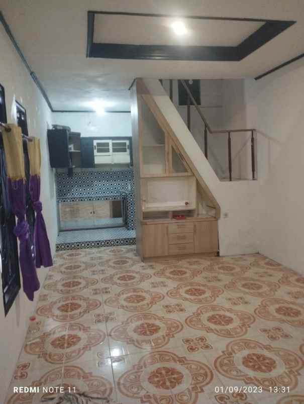 dijual rumah 2 lantai