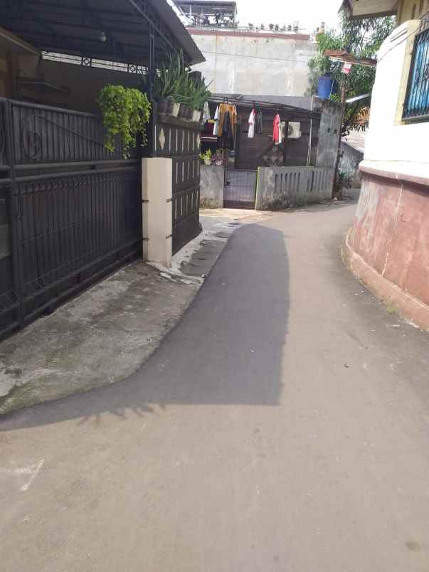 dijual rumah 2 lantai beji depok