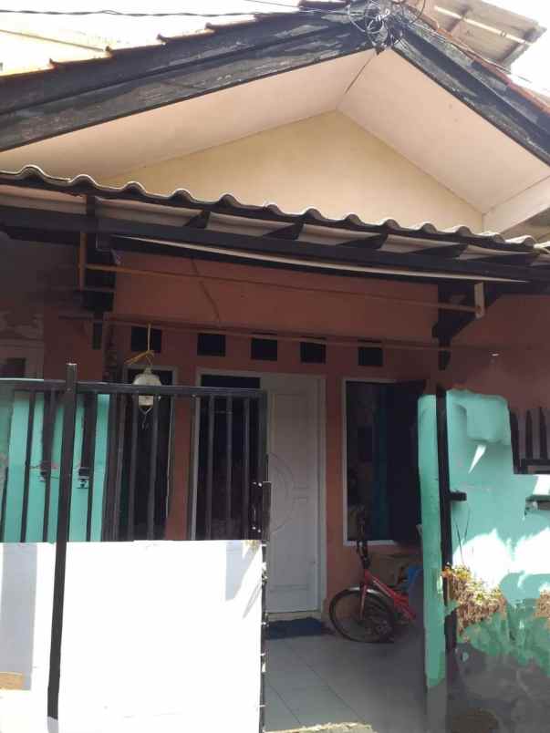 dijual rumah 2 lantai beji depok