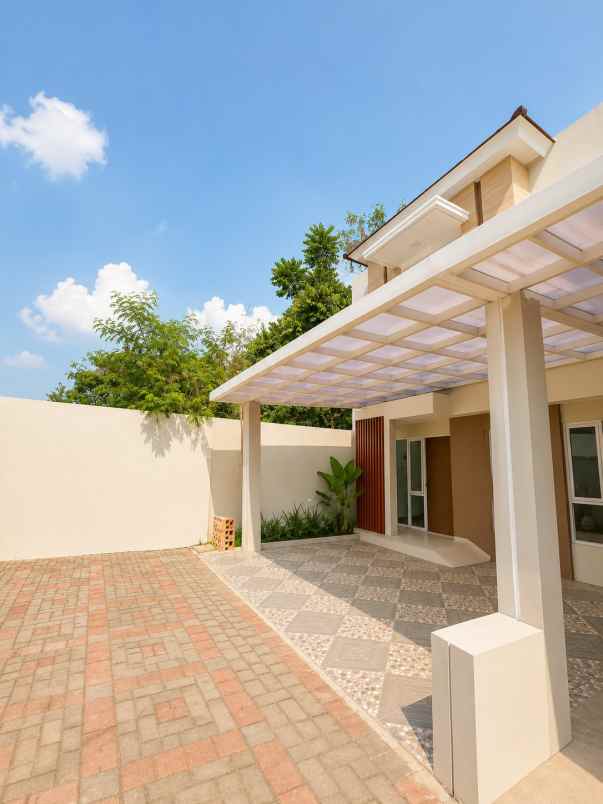 dijual rumah 2 lantai maguwoharjo sleman