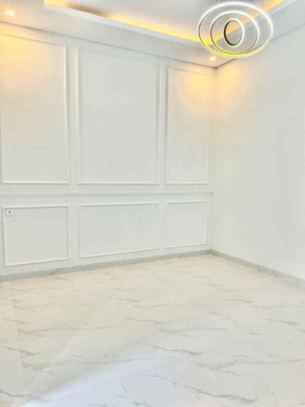 dijual rumah 999000000