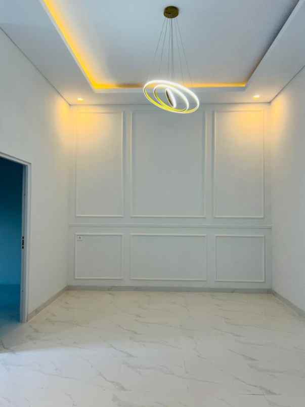 dijual rumah 999000000