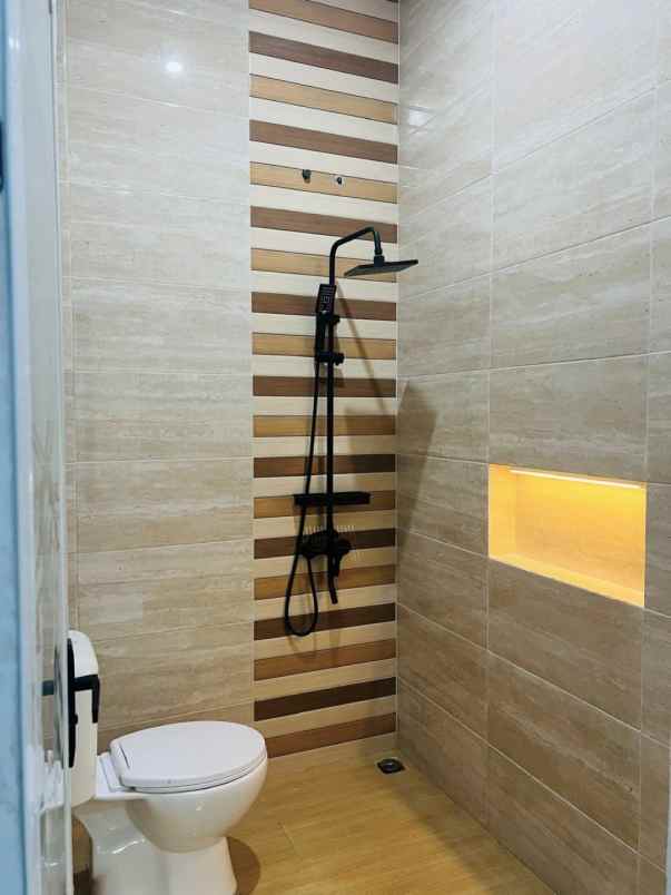 dijual rumah 999000000