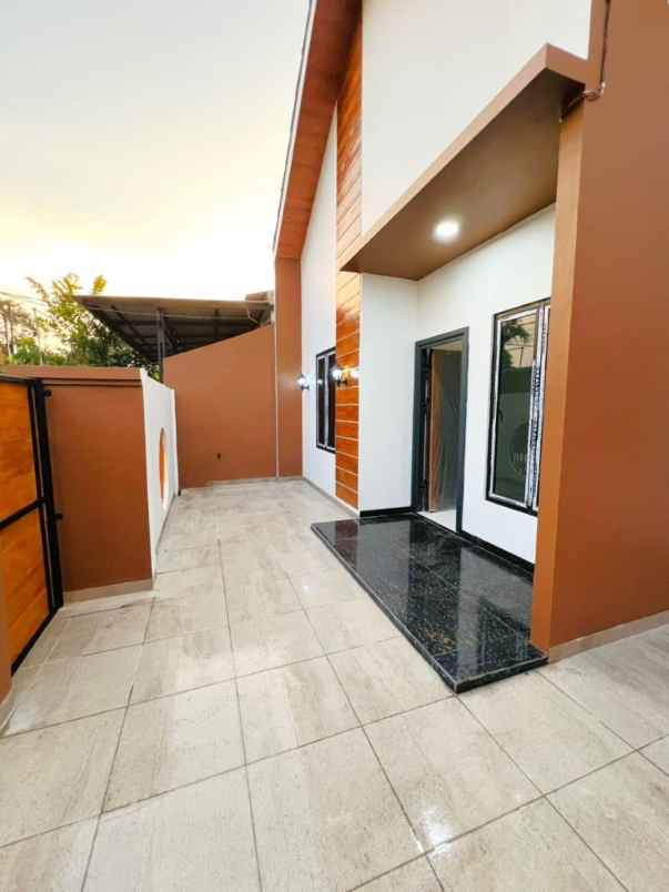 dijual rumah 999000000