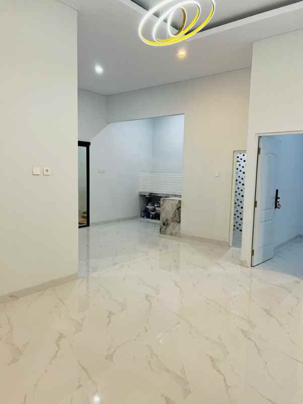 dijual rumah 999000000