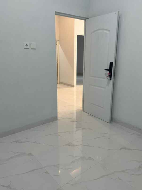 dijual rumah 999000000