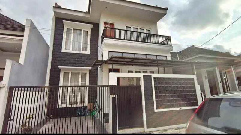 dijual rumah agro kusuma