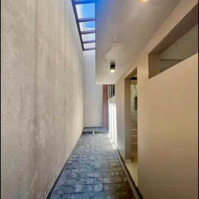 dijual rumah araya 2