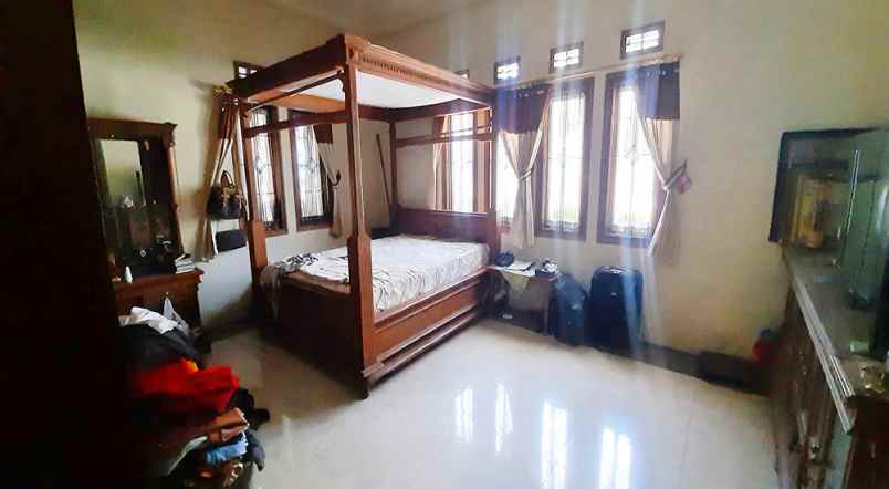 dijual rumah arcamanik endah
