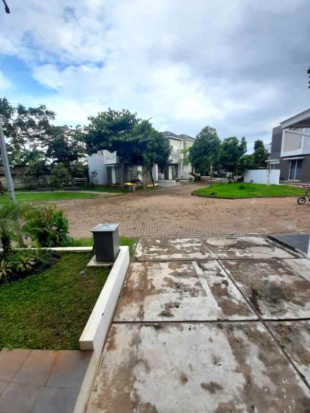 dijual rumah area serpong lokasi strategis dekat mall