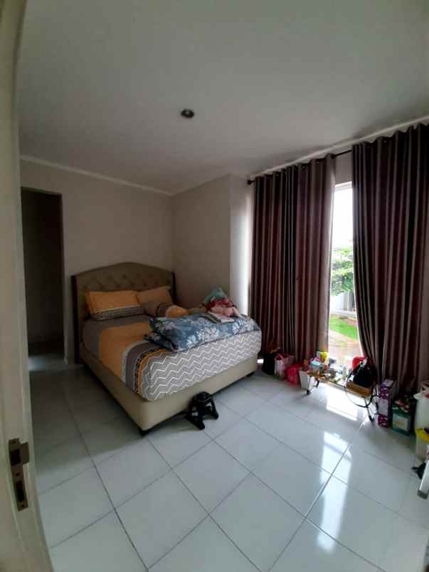 dijual rumah area serpong lokasi strategis dekat mall